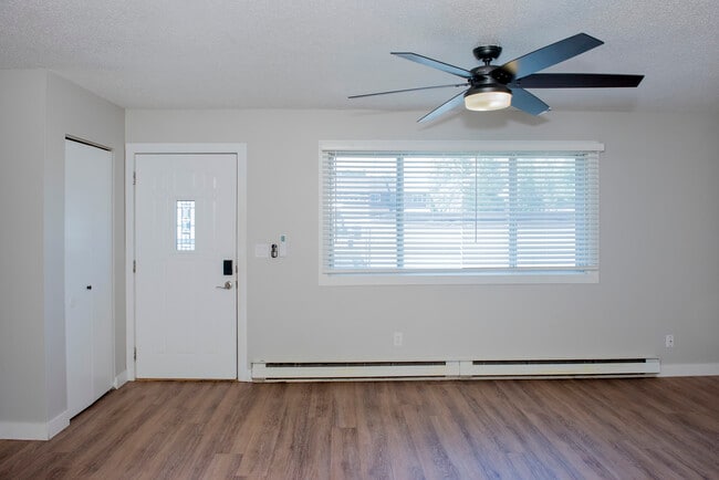 Photo - 950 5th Ave W
