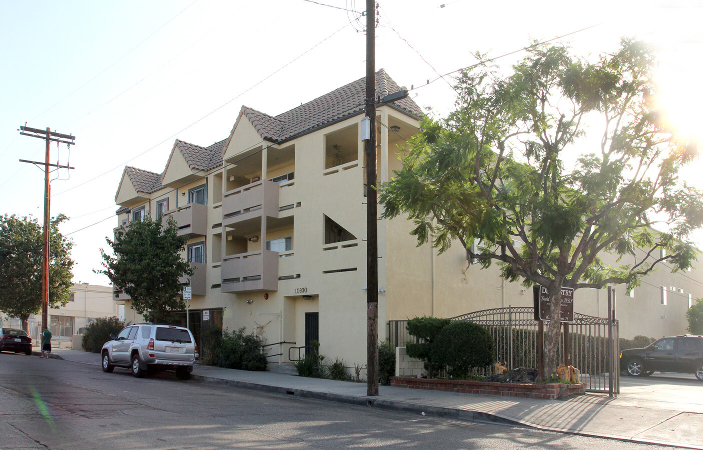 Ratner Apartments - Ratner Apartments