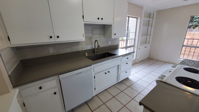 Photo - 2213 Voorhees Ave Unidad 101