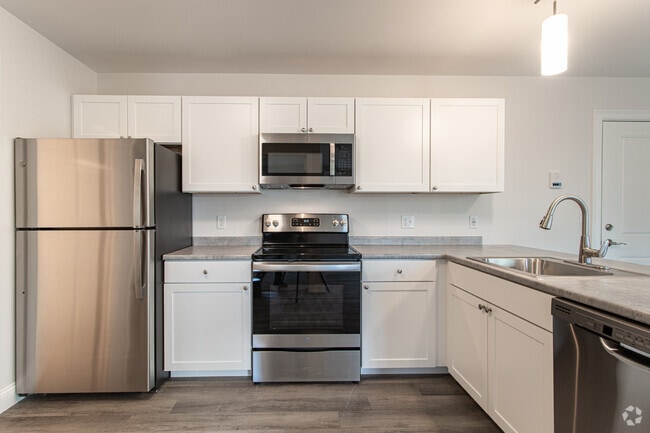 1BR, 1BA, - 738SF