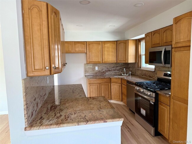 Building Photo - 513 E Broadway Rental