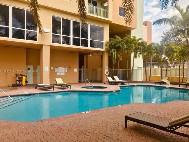 Photo - 3500 Coral Way Unidad 704