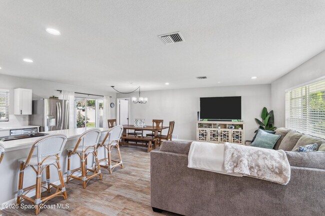 Photo - 591 Ponderosa St