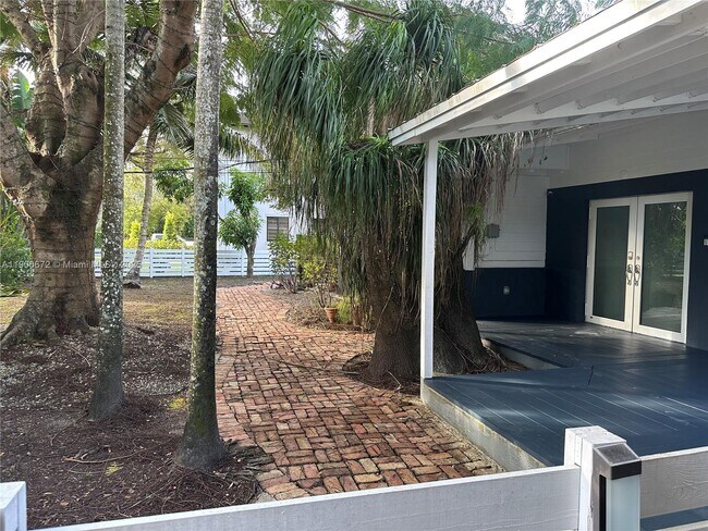 Photo - 6810 SW 70th Ave