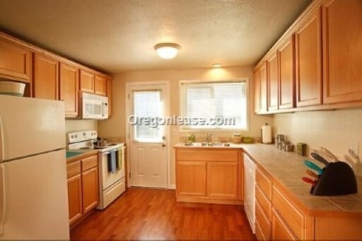 Photo - One bedroom pet friendly second floor unit near downtown Eugene. Unit #11