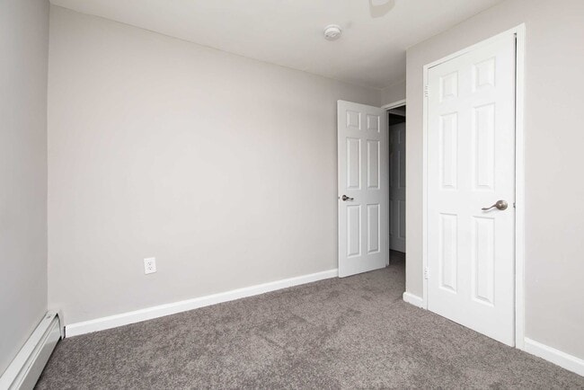 Photo - Oak Gardens Apartments