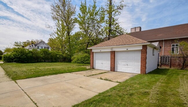 Photo - 24750 Lakeshore Blvd