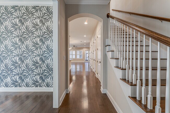 Stunning David weekly designed 3 BR+ OFFICE/ 2.5 BA / 2 Car executive townhouse in Hyde Park / So...