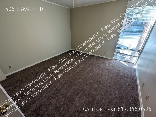 Photo - 506 E Avenue J