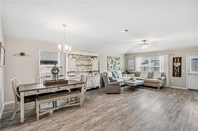 Photo - 409 Lewisville Ln