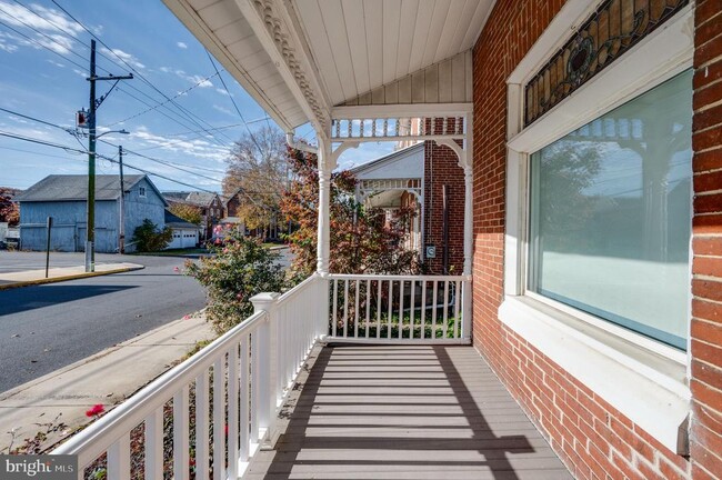 Photo - 121 W Arch St