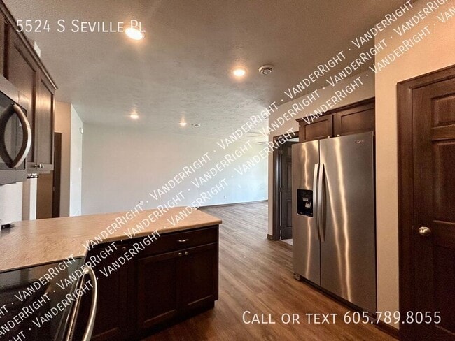 Photo - 5524 Seville Pl