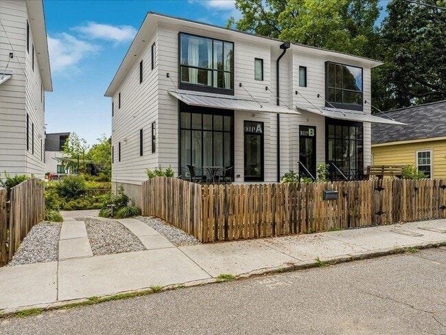 Photo - 80 Kenyon St SE