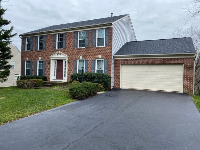 Building Photo - Meticulously maintained & spacious 4 Bd/2 full & 2 half bath home Home in Dawson's Landing - Pet...