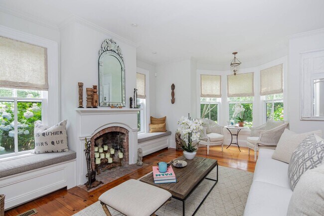 Photo - 135 Meeting House Ln