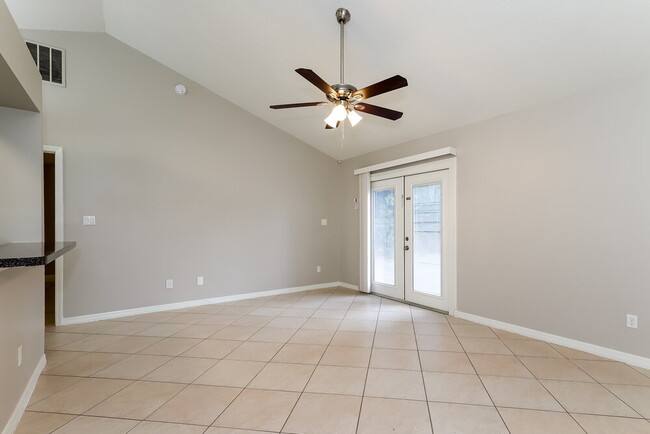 Photo - 710 Kenmoore Ct