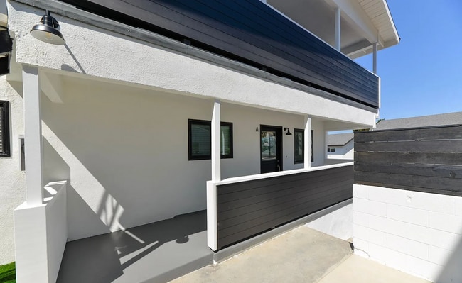 Building Photo - 223 Avenida De La Grulla Unit A