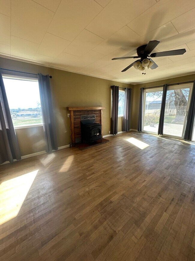 Photo - 2800 Watson St