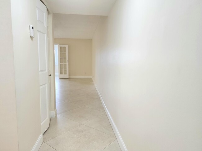 Photo - 3178 Via Poinciana Unit 402