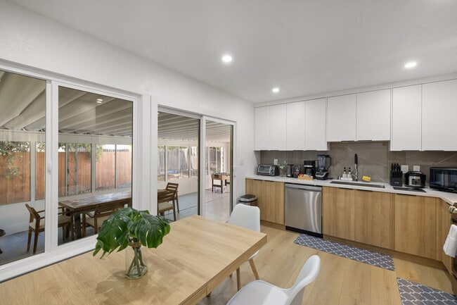 Photo - 1317 Donohue Dr Unit ID1322943P