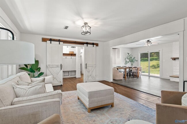 Photo - 7916 Valley View Dr SE