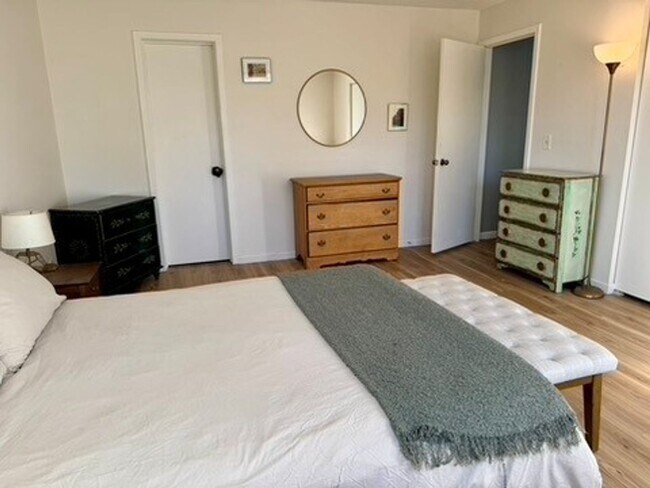 Photo - Large Two bedroom, Two Bath Furnished, all Inclusive mid term rental.