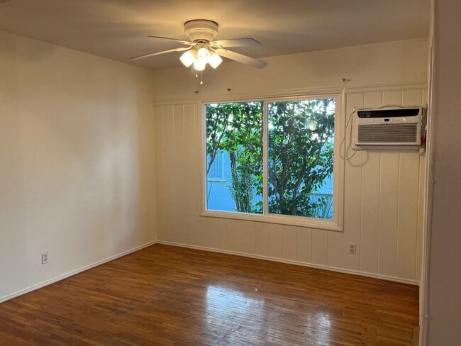 Photo - 5319 Radford Ave Unit 5