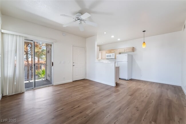Building Photo - 2201 Ramsgate Dr Unit 128