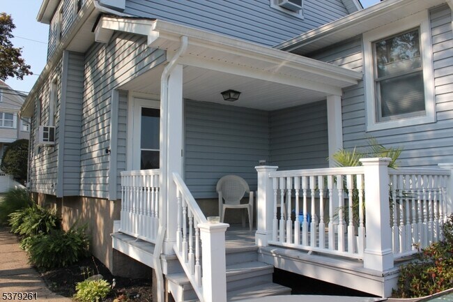 Photo - 81 Savoy Pl Casa