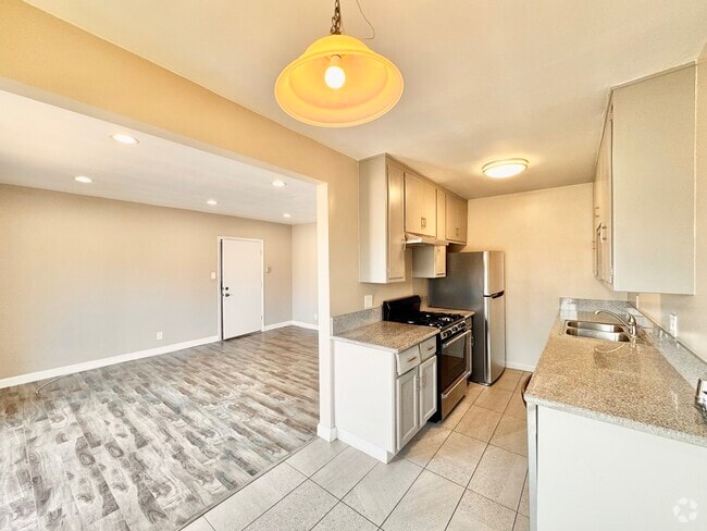 Building Photo - 1508 S Orange Dr Unit 4 Rental