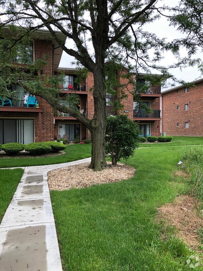 Building Photo - 15744 Lake Dr Rental