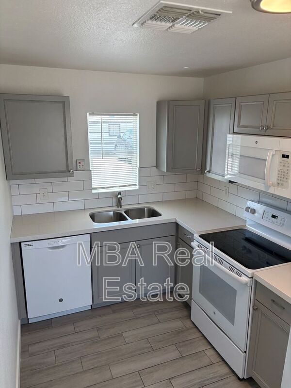 Photo - 5040 N 18th Ave Unit #1