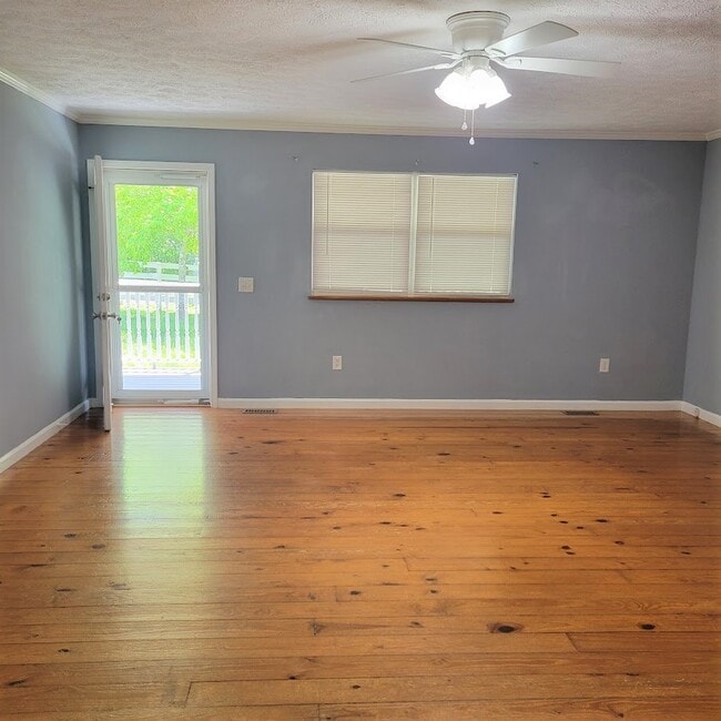 Photo - 873 Oakmont Dr