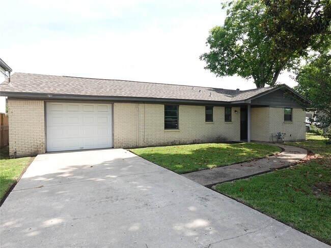 Photo - 8033 Ritz St
