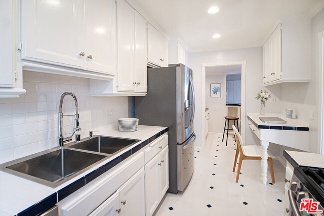 Photo - 930 S Bedford St Unidad 4