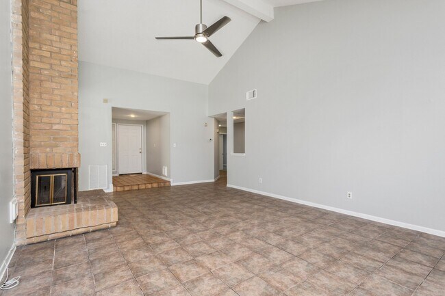 Photo - 2015 Braesmeadow Ln