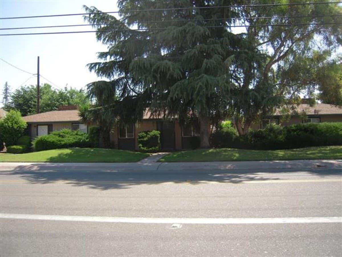 1134-1140 Chinowth / 4030-4036 Tulare - 1134-1140 Chinowth / 4030-4036 Tulare Unit 1134 S. Chinowth
