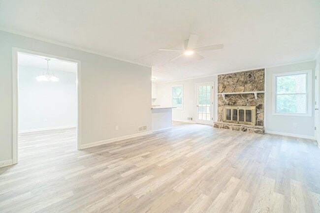 Photo - 325 Little Rock Ct