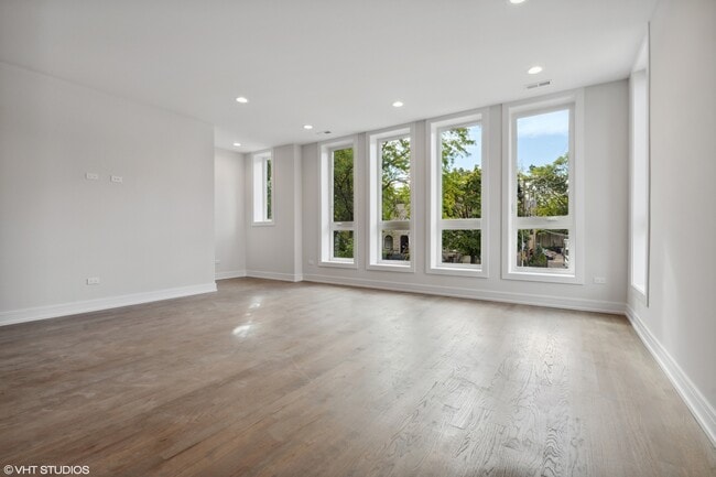 Photo - 418 E Oakwood Blvd Unidad 1