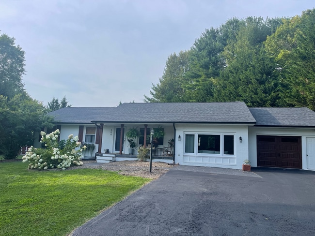 Photo - 800 Summit Dr