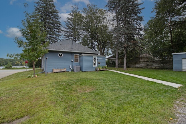 Photo - 415 Riverside Ave N