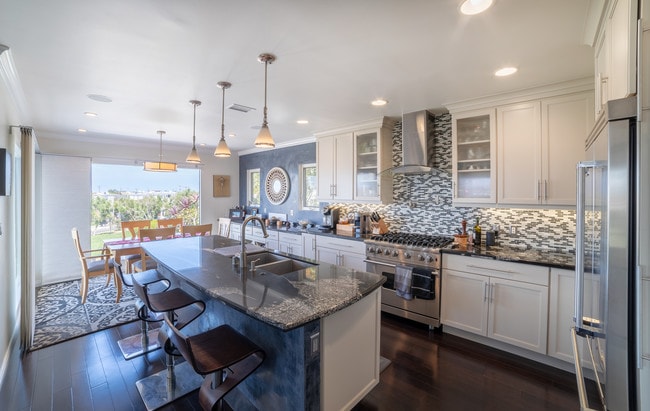 Building Photo - 516 N Ardmore Ave