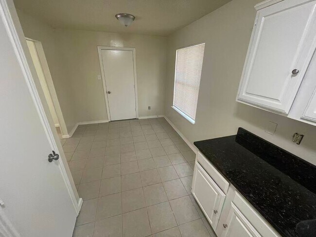 Photo - Beautiful 4 Bedroom 2 Bathroom in Plano!