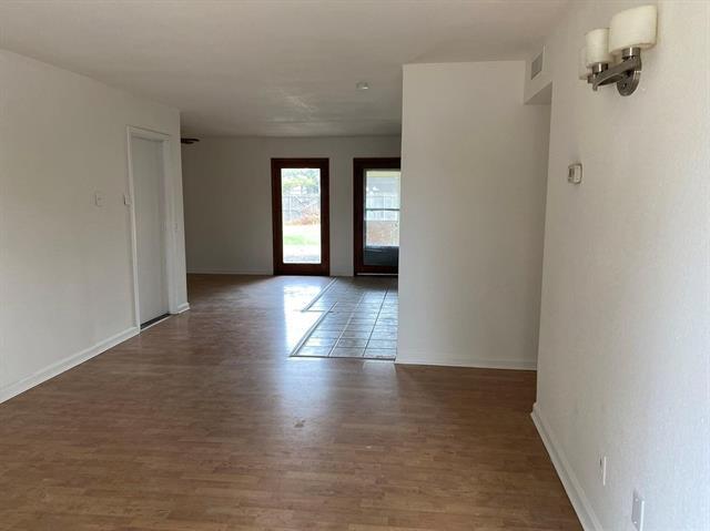 Photo - 1067 Elmwood Dr