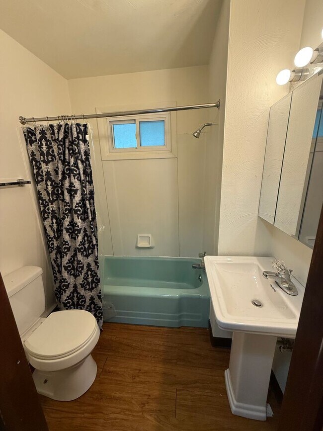 Photo - 2 Bedroom 1 Bathroom Apartment For Rent!