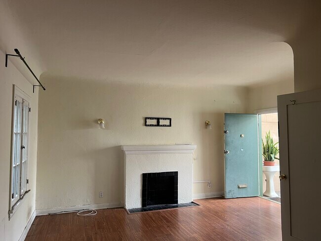 Photo - 908 N Martel Ave Unit 4