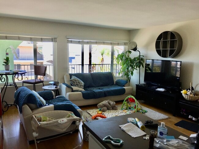 Building Photo - 306 4th St Unit 3 Rental