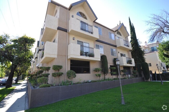 Building Photo - 11434 Moorpark St Unit 101 Rental