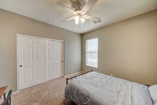 Photo - 10223 W Raymond St