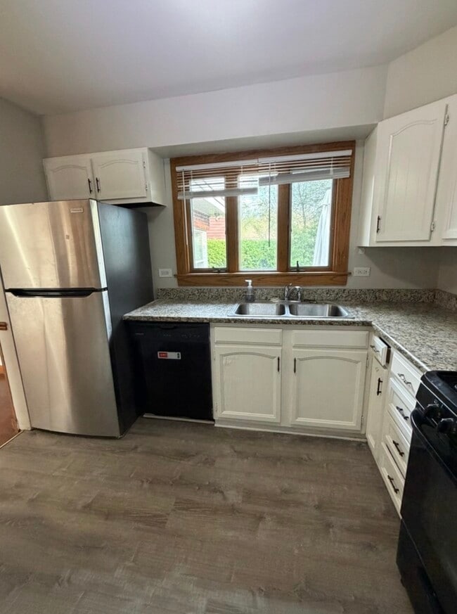 Photo - 18453 Clyde Rd